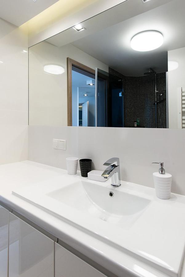 Cozy And Large 62 M2 Apartment With Air Conditioning, Old Town 克拉科夫 外观 照片